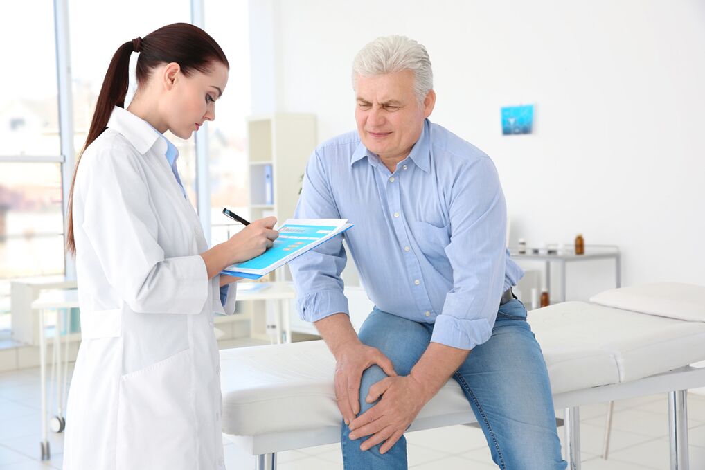 The doctor prescribes the patient a course of treatment for arthrosis of the knee joint